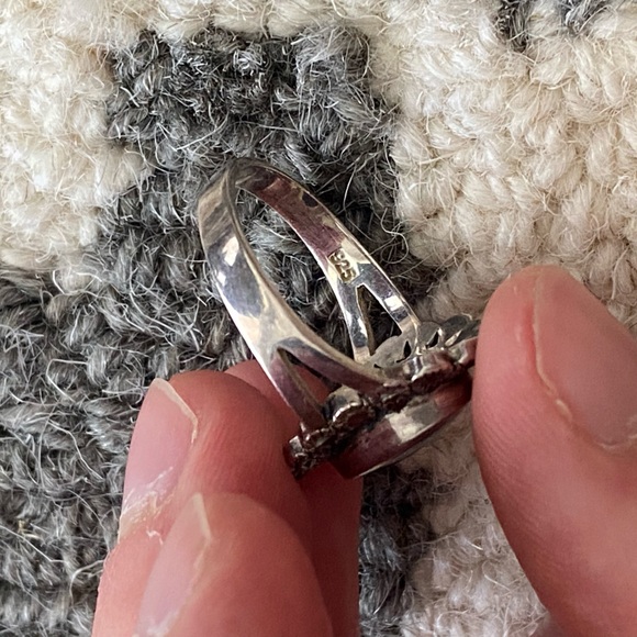 Gorgeous Sterling Silver Vintage Ring - Picture 4 of 6